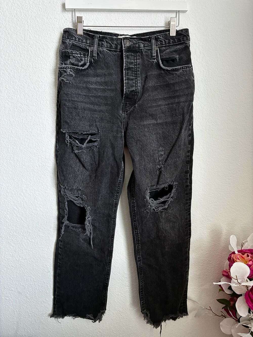 We The Free Tapered Baggy Boyfriend Distressed Black Jeans Size 29